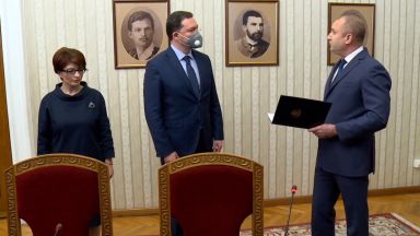 Президентът Румен Радев връчи мандата за съставяне на ново правителство