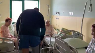 Малко след като представи проектокабинета си от заседателна стая в