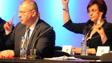 Председателят на БСП Корнелия Нинова потърси нов фронт на конфронтация