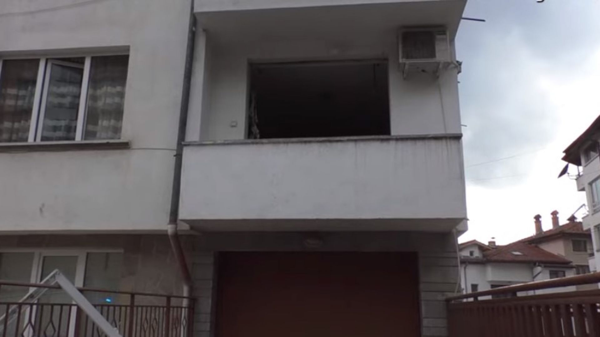 Взрив на газова бутилка изхвърли пенсионерка през тераса в Смолян (видео)