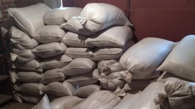 Нелегалната фабрика за тютюн е разкрита при полицейска операция в