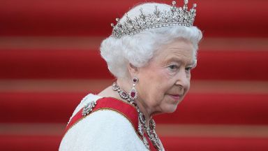 С паради, танци и гигантски дракон ще отбележат 70-годишнината на кралица Елизабет Втора на трона през 2022 г.