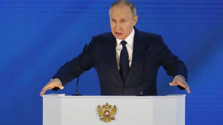 Руският президент Владимир Путин предупреди чуждестранните си съперници да не