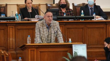 Любен Дилов син няма да бъде част от журито на