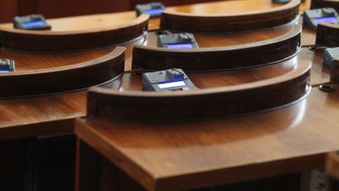 Новият парламент наложи мораториум върху решенията на правителството на ГЕРБ