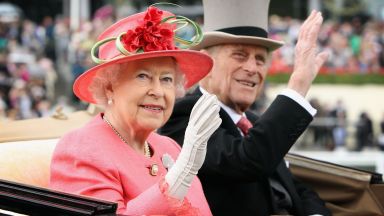 Най-големият подарък за рождения ден на кралицата - почитта на страната към покойния ѝ съпруг