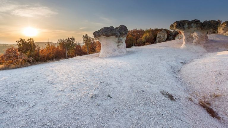 Каменните гъби край село Бели пласт: да се почувстваш като джудже