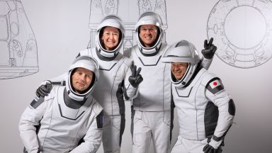 Отложиха пилотирания полет на SpaceX за петък