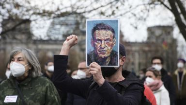 Изтърпяващият присъда руски опозиционер Алексей Навални призова днес привържениците си