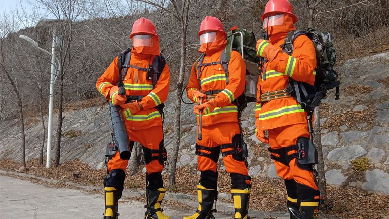 Китайски пожарникари ще използват екзоскелети за допълнителна сила