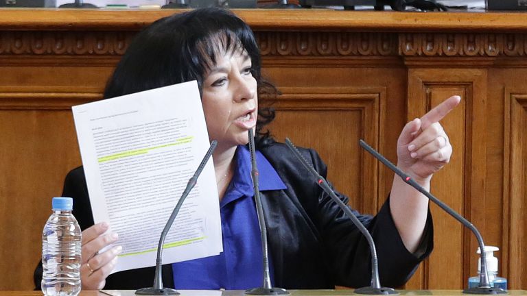 Бившият министър на енергетиката Теменужка Петкова, по чието време бе
