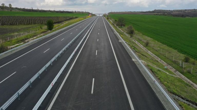 Trakia Motorway from Chirpan to Stara Zagora closed until the summer for repair of the “waves” (video)