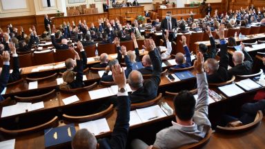 Парламентът прие най малко веднъж на три месеца главният прокурор ръководителите