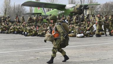 Русия нареди на войниците си да започнат да се връщат в базите си след учения
