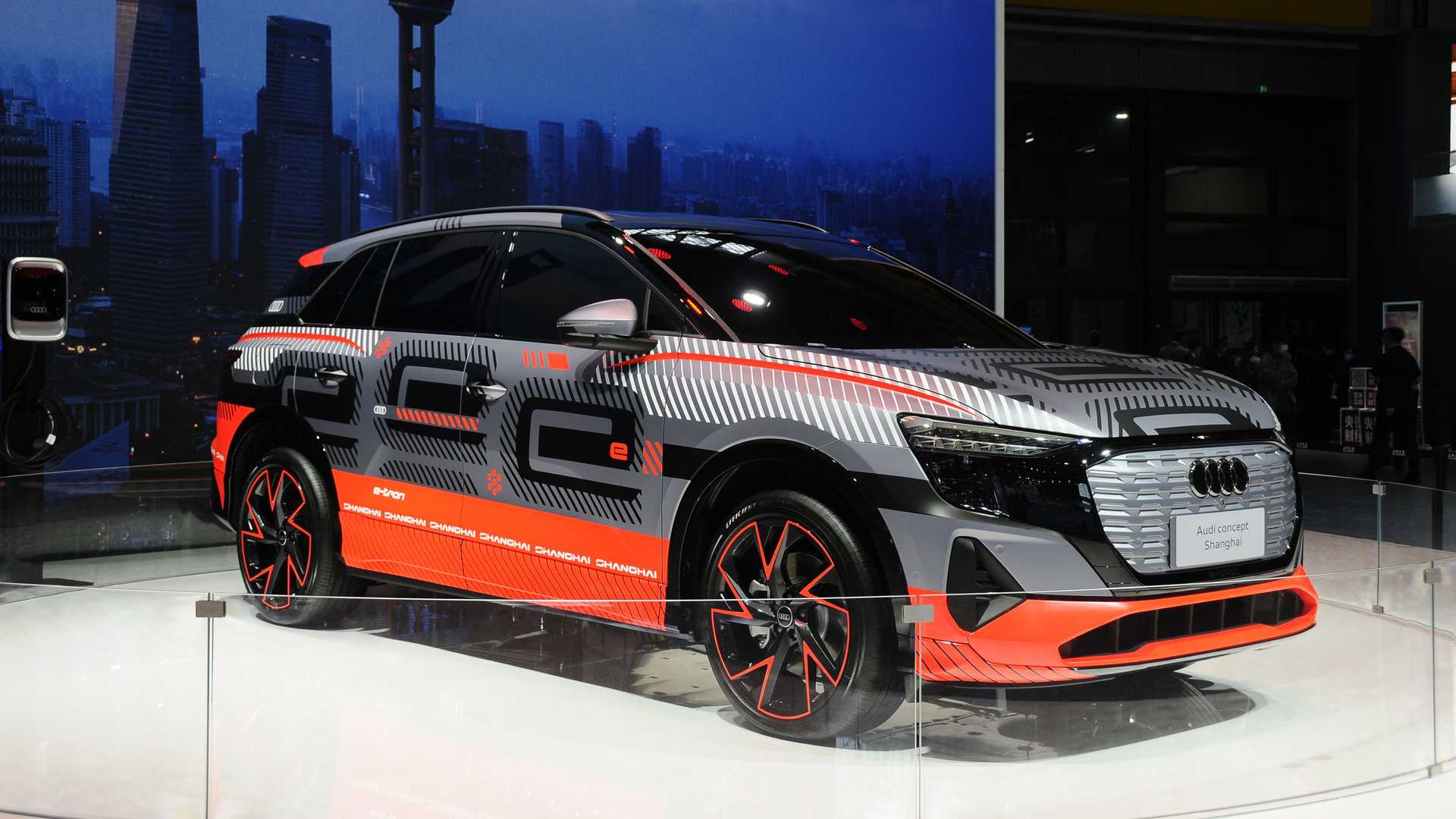 Audi показа нов електрически SUV