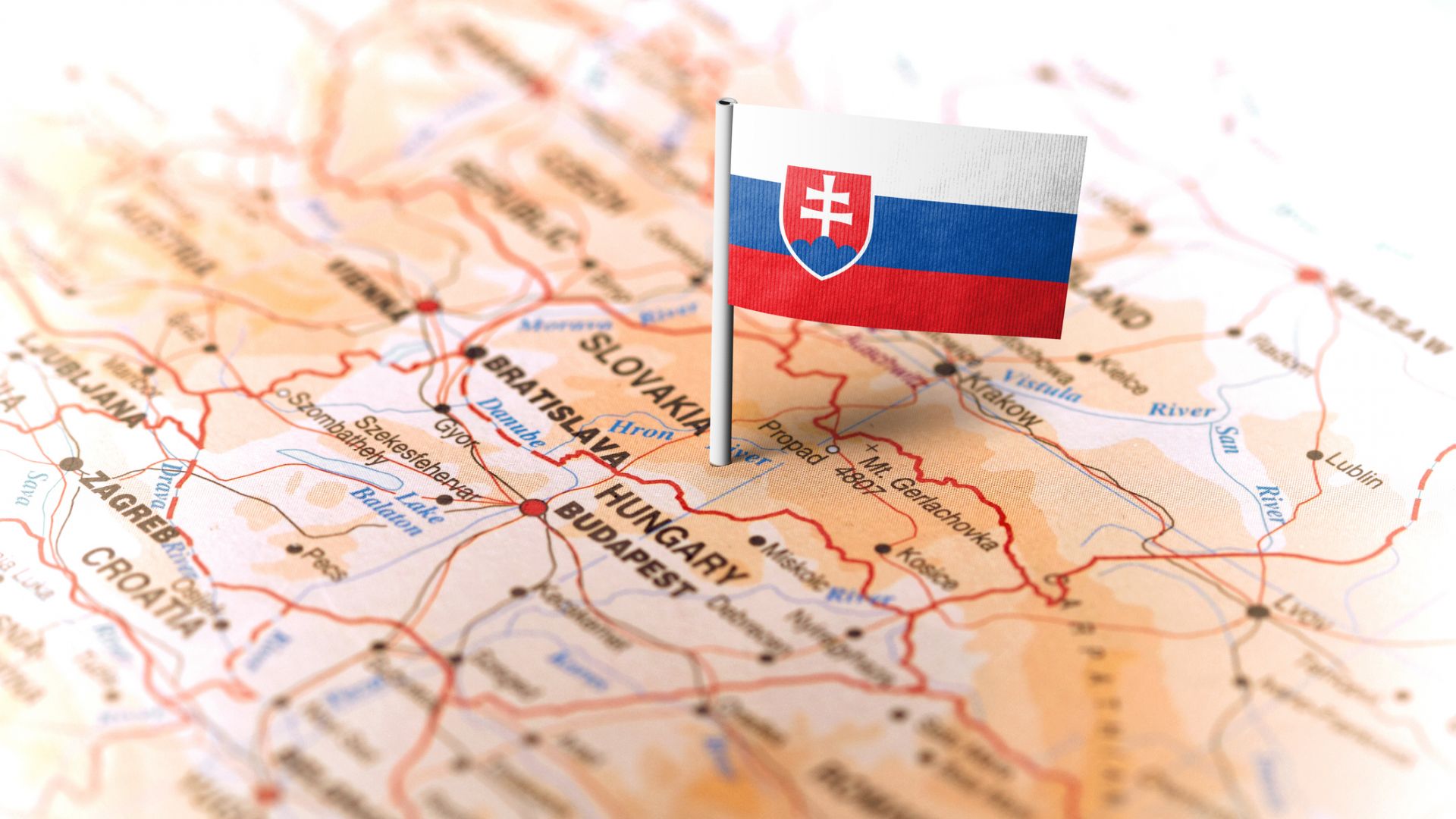 Словакия гони трима руски дипломати, солидарна с Чехия