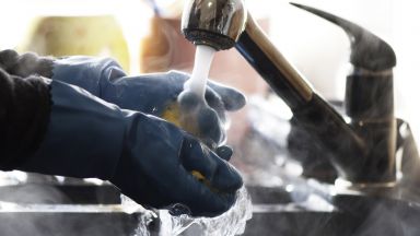 Стотици живеещи в центъра на София ще останат без топла