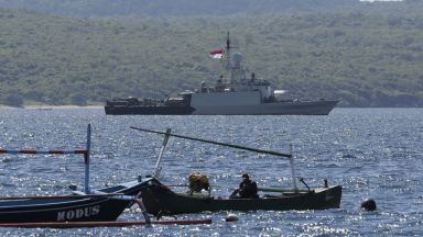 Откриха отломки от индонезийската подводница, екипажът вероятно не е оцелял