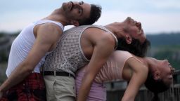 "Поглед от ръба" омагьосва с красиви танци сред българската природа
