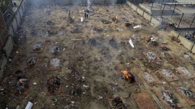 Индия е огромна с близо 1 4 милиарда души тя е