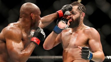 Нигерийският кошмар препарира брутално Масвидал в UFC
