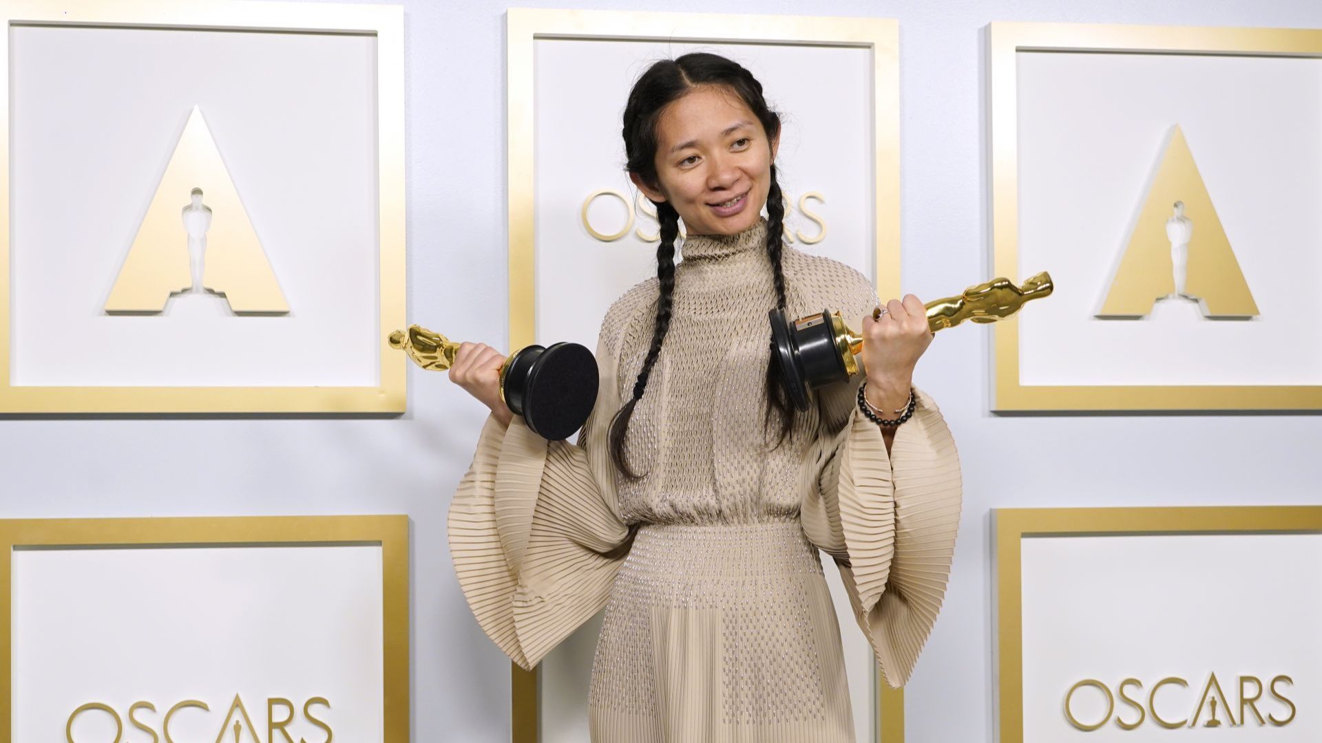 В Китай посрещнаха сдържано и с цензура "Оскар"-ите на Клои Чжао 
