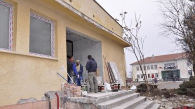 Петима настанени в Регистрационно приемателния център за мигранти РПЦ в Харманли