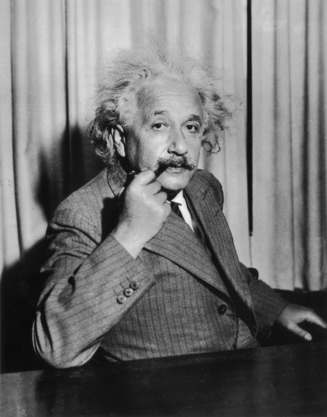  Алберт Айнщайн през 1933 година 