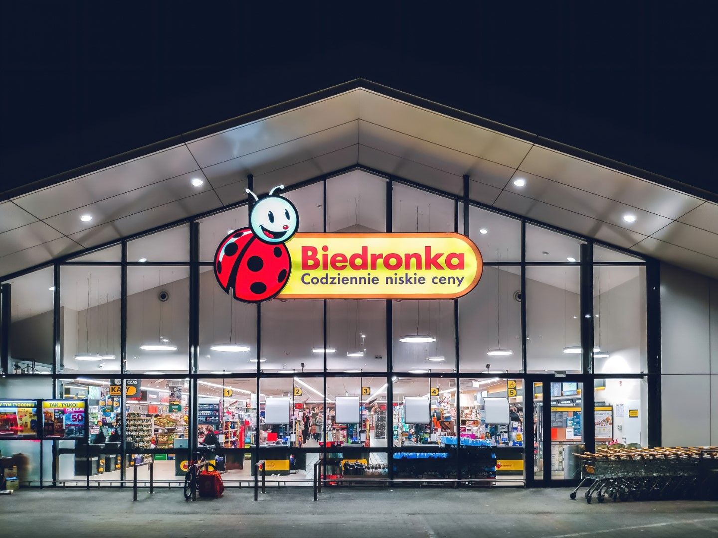 "Жерониму Мартинш" е собственик на най-голямата в Полша верига супермаркети Биедронка (Biedronka)