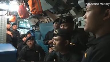Индонезийският флот разпространи трогателно видео отпреди няколко седмици в което
