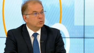 В момента наблюдаваме шоу Колегите които дойдоха от улицата очевидно