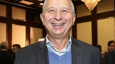 Аз съм малко изненадан от действията на Слави Трифонов Според