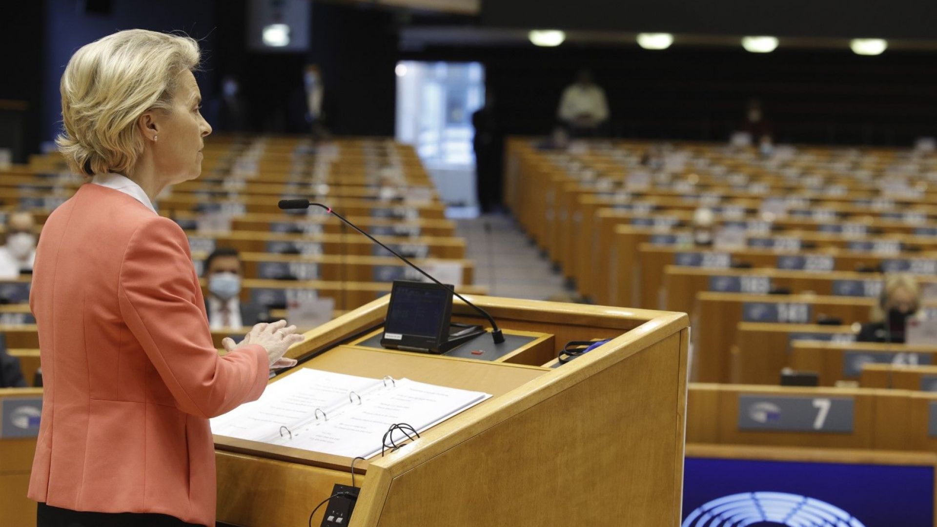Фон дер Лайен защити сделката с Лондон, български евродепутат я порица