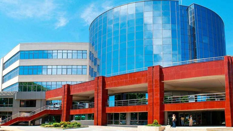 97 студенти от трите университета в Бургас ще получават общински