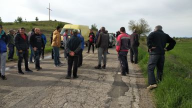 На протест излязоха десетки жители на хасковското село Малево заради
