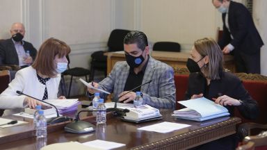 Правната комисия на НС прие на първо четене законопроектите за