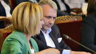 Ще отидем на консултации в парламента ако са публични и