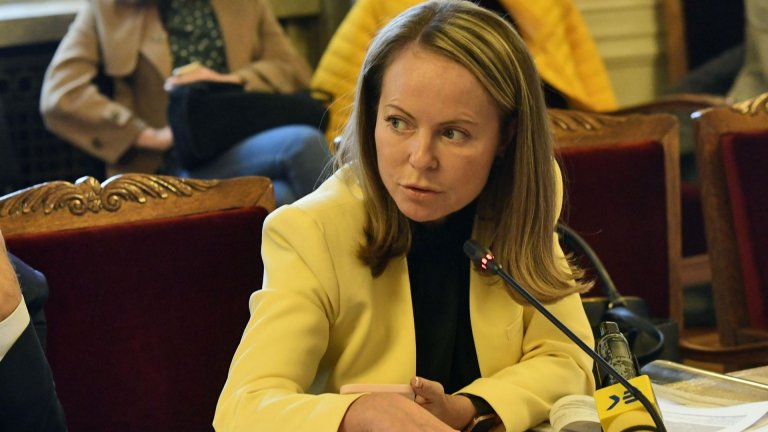 Съдия Дани Каназирева спря референдума за завода за барут в Карлово