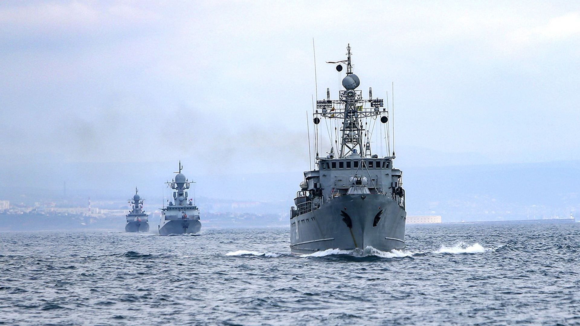 Година след потапянето на крайцера "Москва" Зеленски похвали украинския ВПК