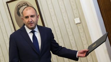 На живо в Dir.bg: Президентът връчва първия проучвателен мандат на ПП