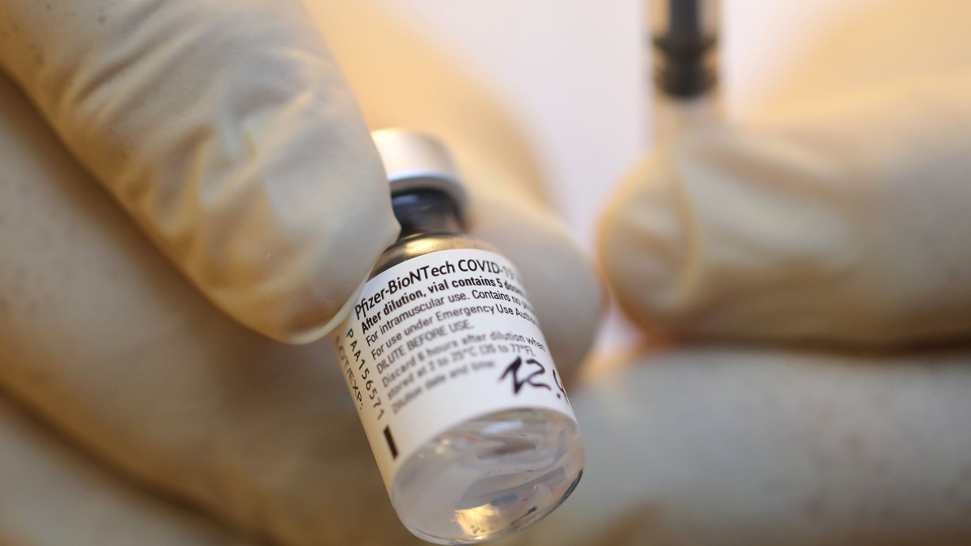 "Пфайзер" вдигна приходите си от ваксината с 24,1 милиарда долара за тримесечието