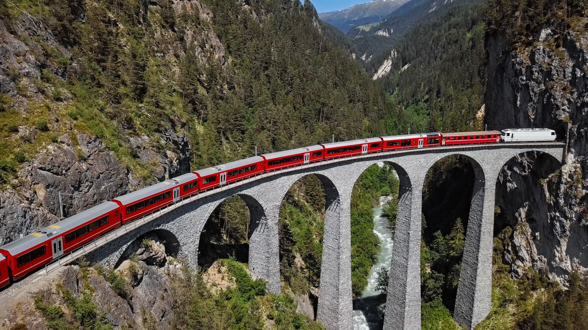 7 легендарни пътешествия с влак по целия свят (освен Ориент Експрес)