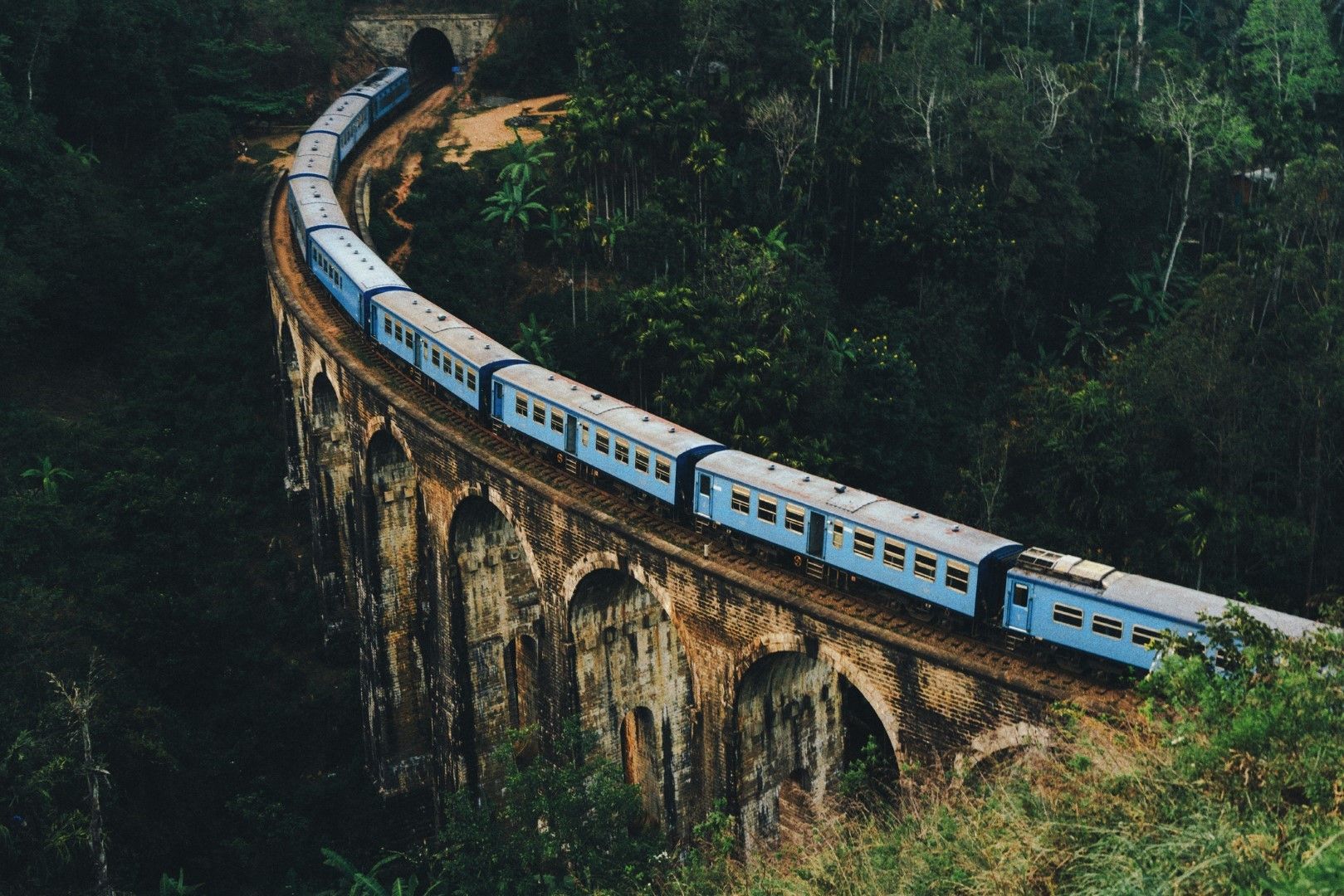 Мостът с деветте арки в Шри Ланка