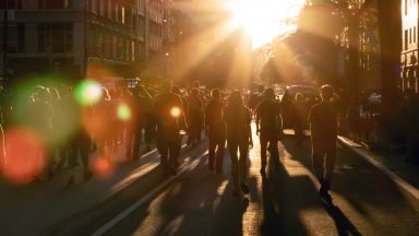 Магистратите и служителите от двете спецпрокуратури излизат на мълчалив протест