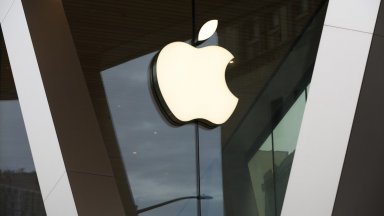 Манията по iPhone вдигна двойно печалбата на Apple