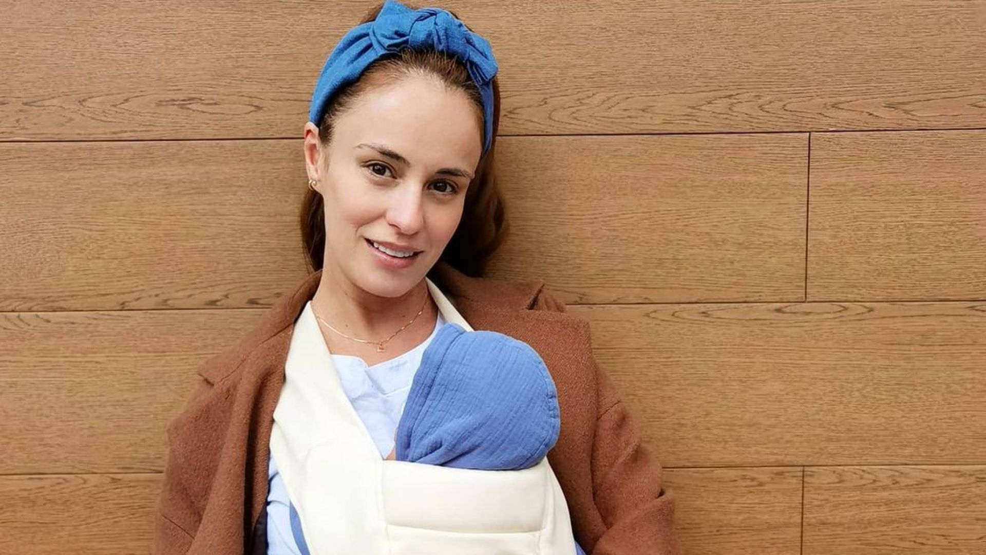 Радина Кърджилова се наслаждава на възможността да носи бебето си в слинг