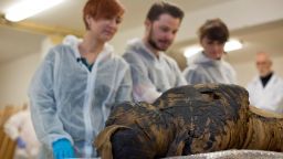 В Националния музей на Варшава беше открита първата в света мумия на бременна жена