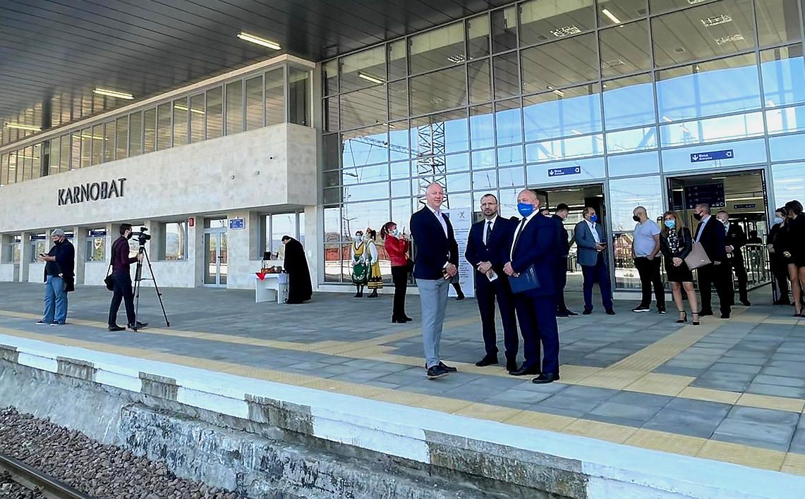  Министърът на превоза в оставка Росен Желязков откри през днешния ден обновената жп гара Карнобат 