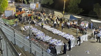 Десетки хора загинаха при срутването на трибуна по време на