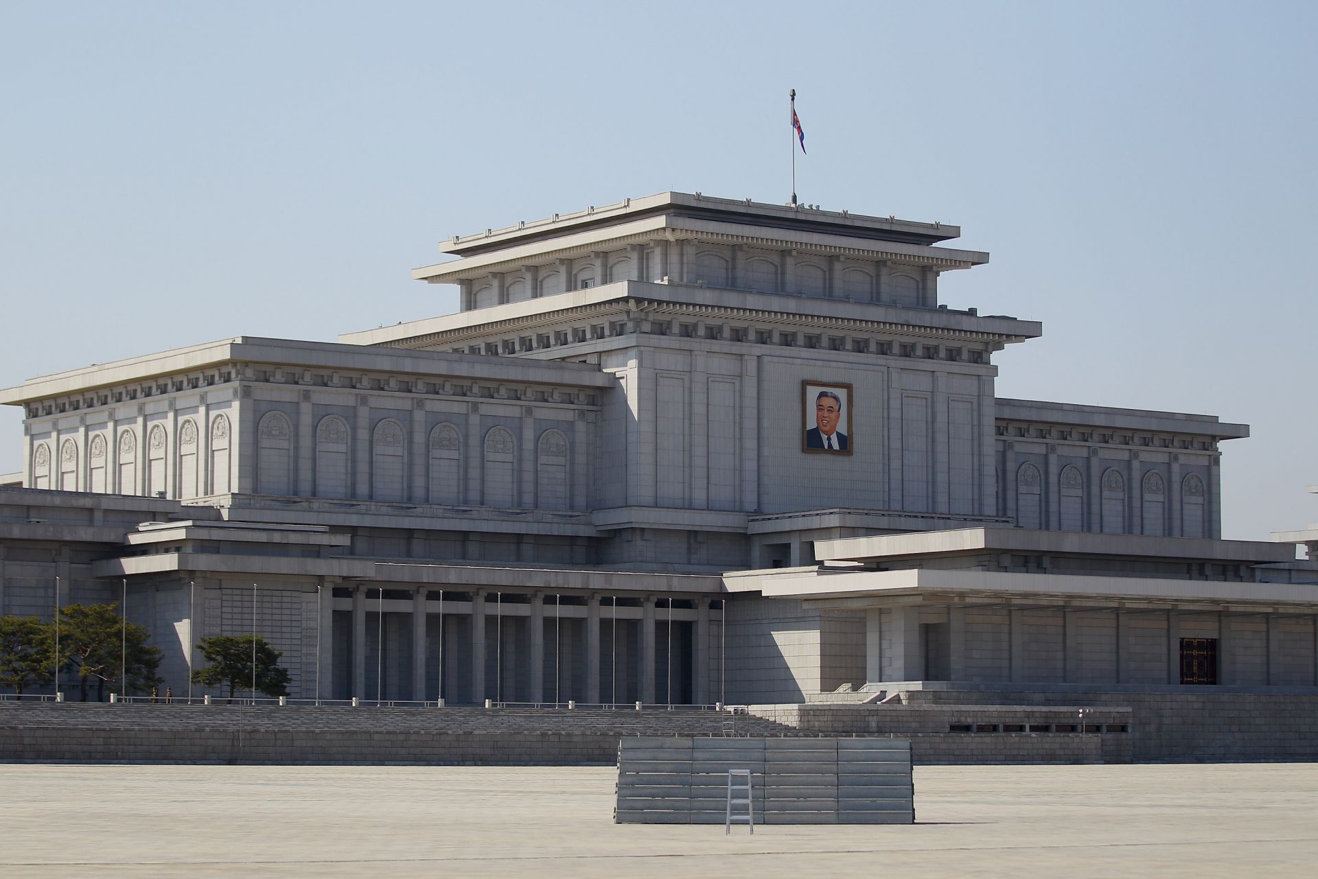  Мавзолеят Ким Ир Сен в Мемориалния замък Кумусан 